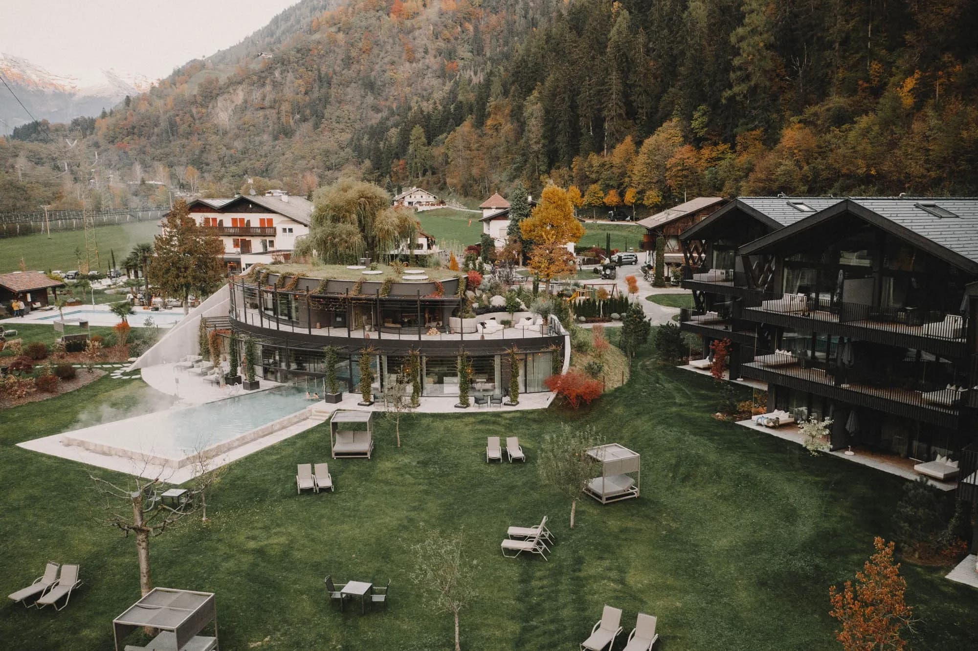 Farmhouse Torgglerhof — apple farm and stone farmhouse, South Tyrol