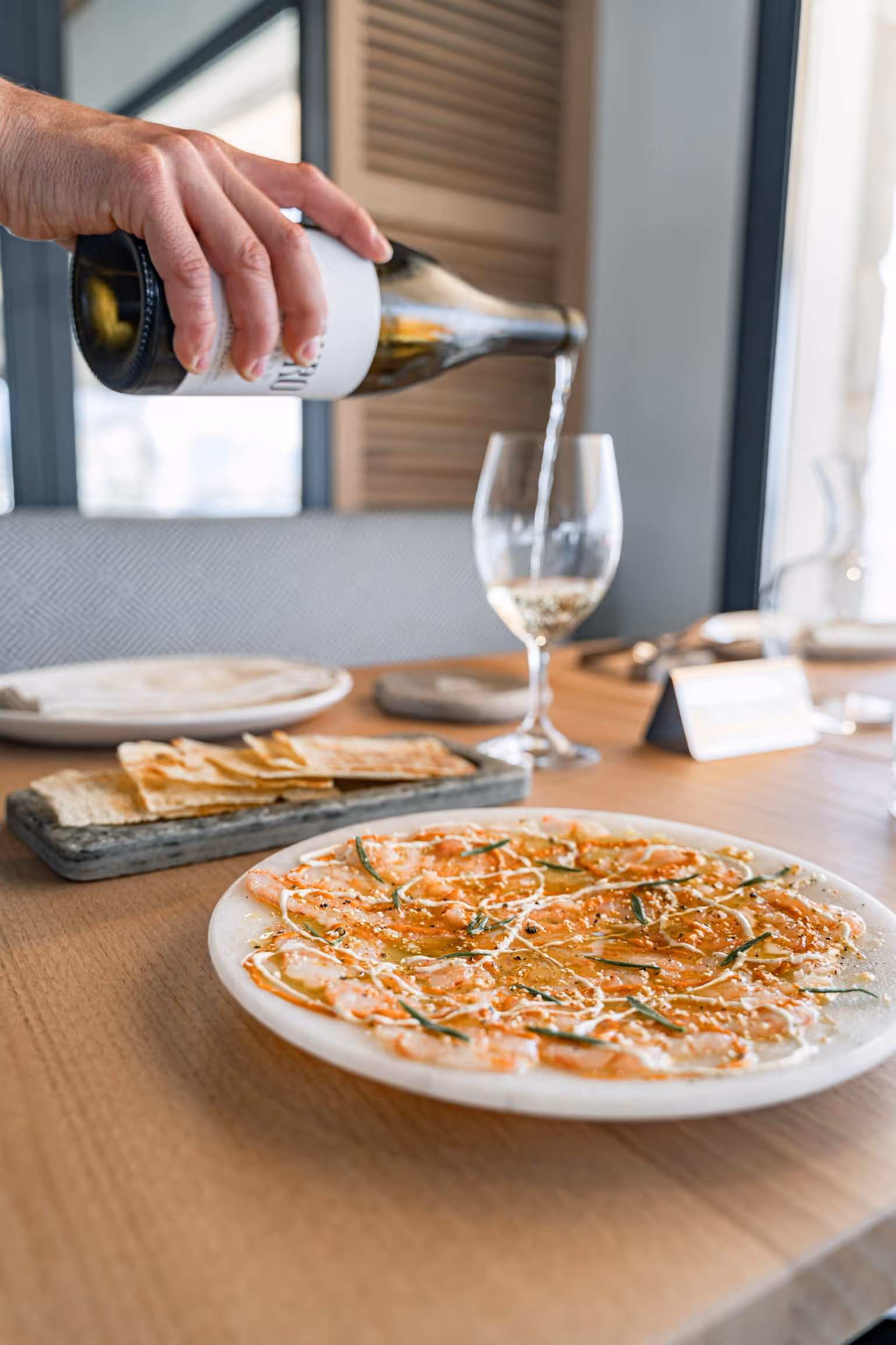 Periplo Portixol — Carpaccio with wine, seafront table
