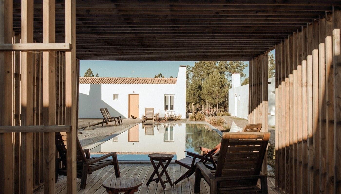 Craveiral Farmhouse — Portugal-craveiral-cadeiras-n-piscina-cravos-c-Good-Travel_4535541_8950581