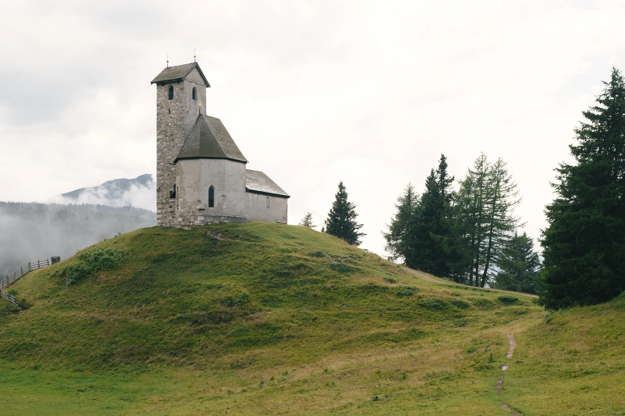 Hiking trails on the Vigiljoch nature reserve above vigilius mountain resort.