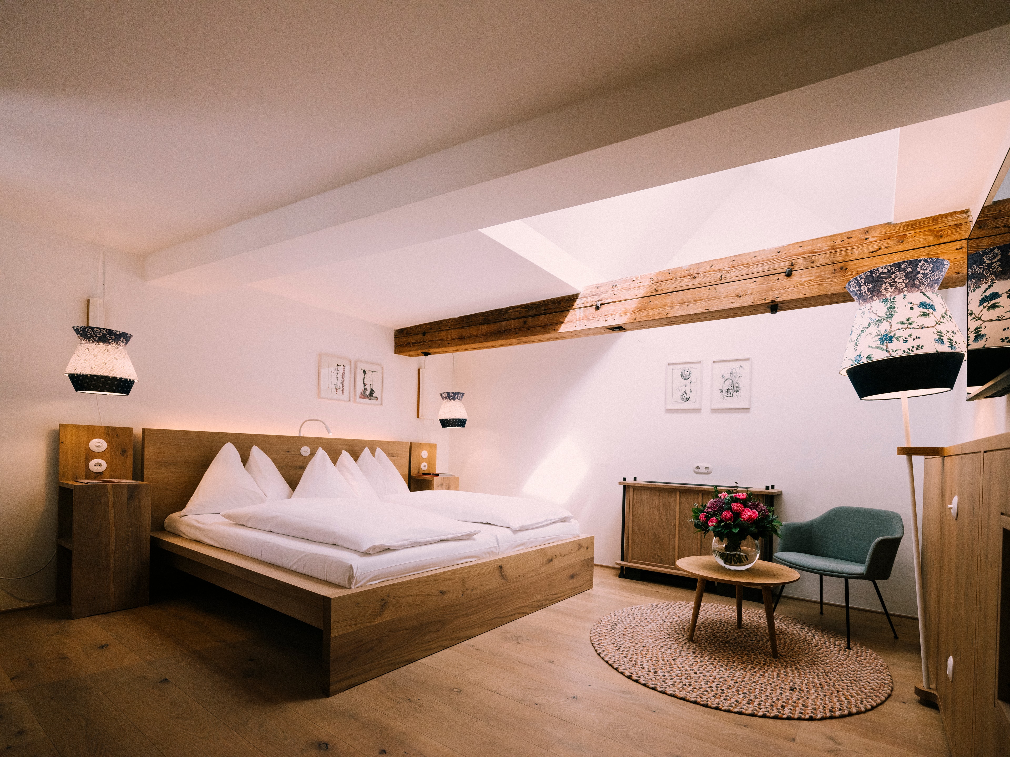 Arthotel Blaue Gans — Suite mit Wohnbereich und Tageslicht