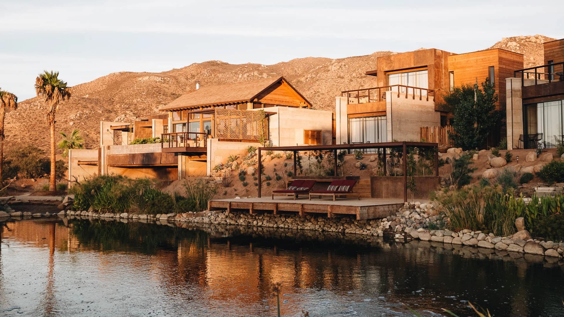 Bruma Wine Resort — Casas und Pool mit Blick über das Valle de Guadalupe