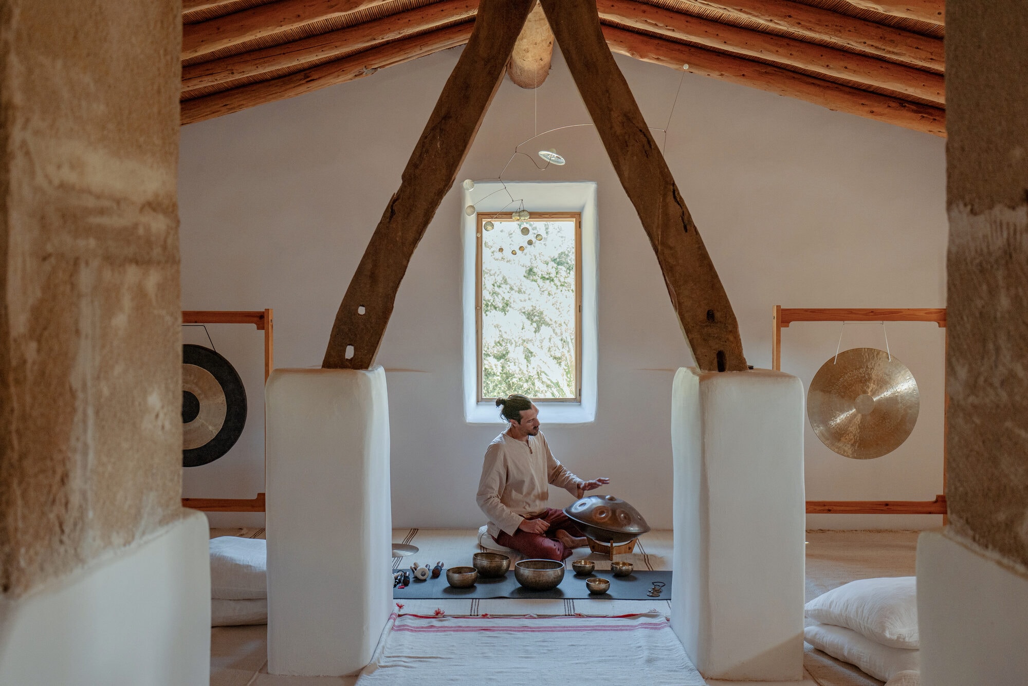 Es Racó d'Artà — Klangtherapie mit Gong im Meditationsraum