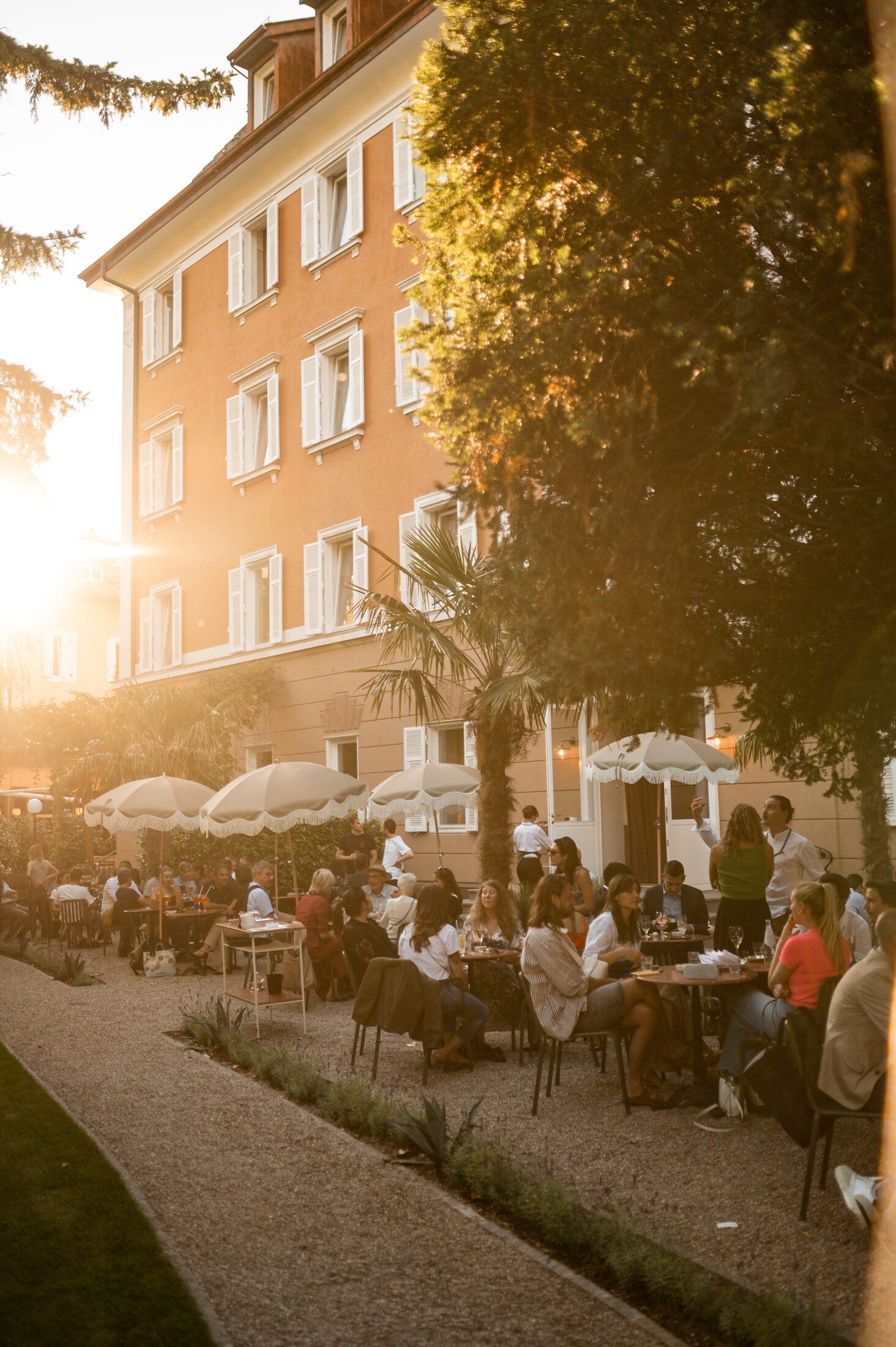 Parkhotel Mondschein — Garten-Terrasse im Abendlicht, Bozen