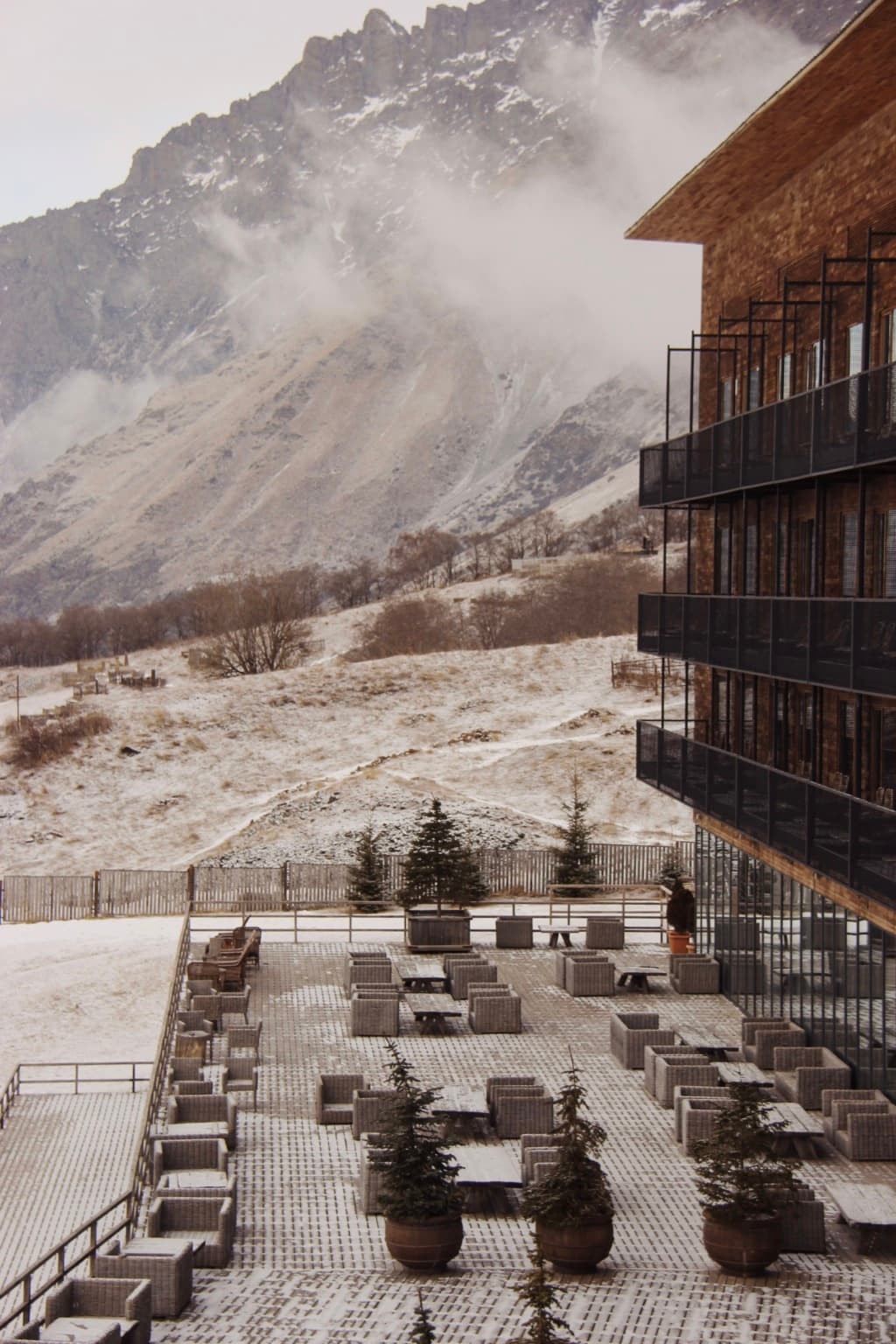 Rooms Hotel Kazbegi – Hero