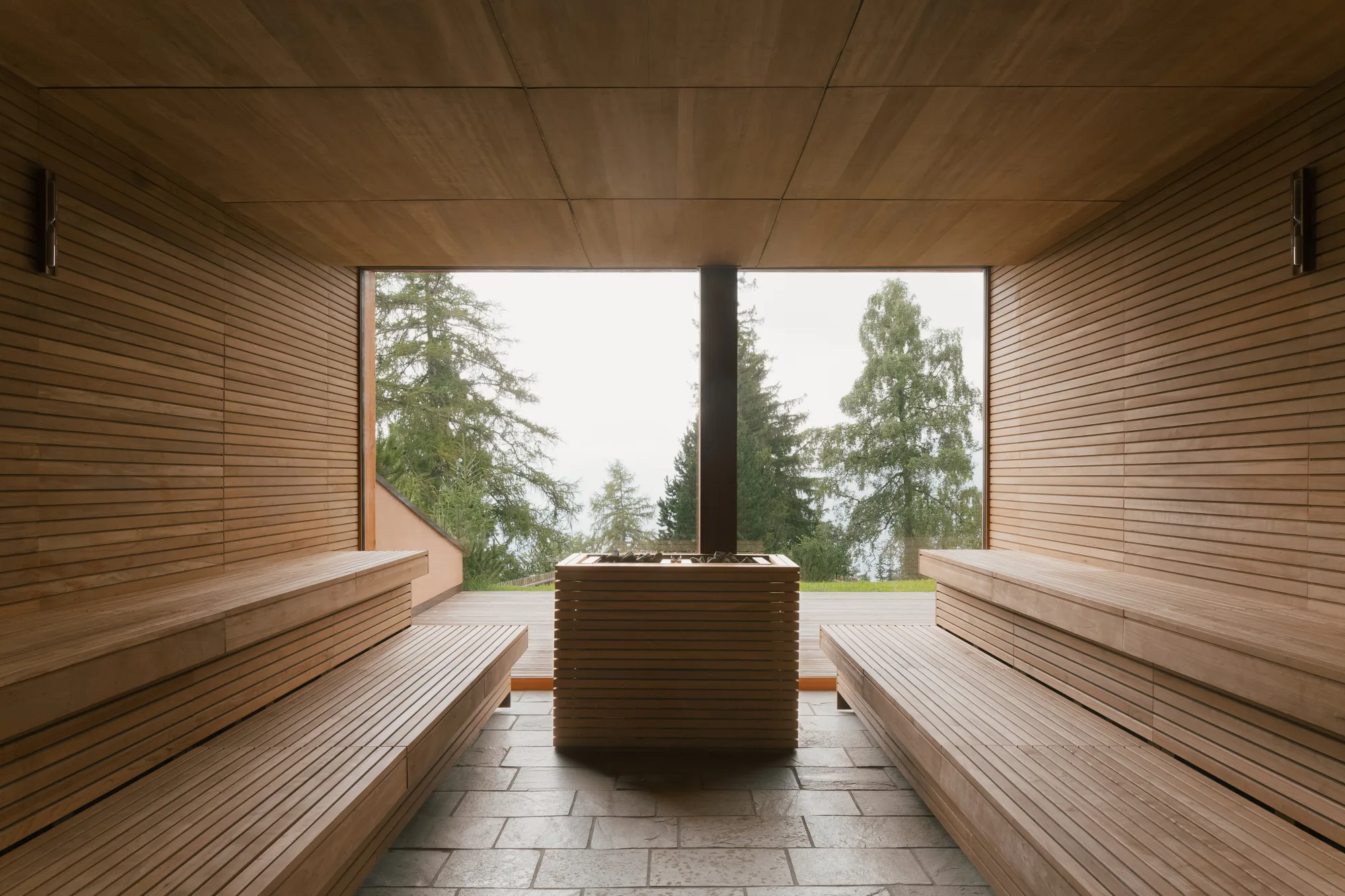 Sauna with forest views at the Aquiléia Spa, vigilius mountain resort.