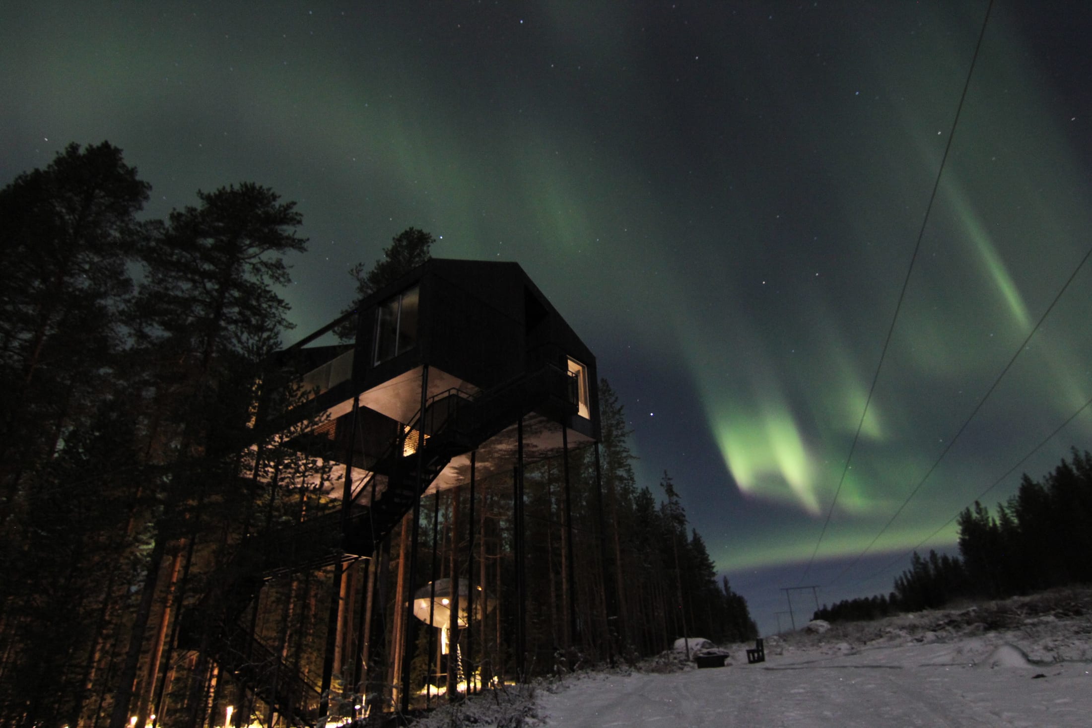 Treehotel — das 7th Room unter dem Nordlicht über Schwedisch-Lappland