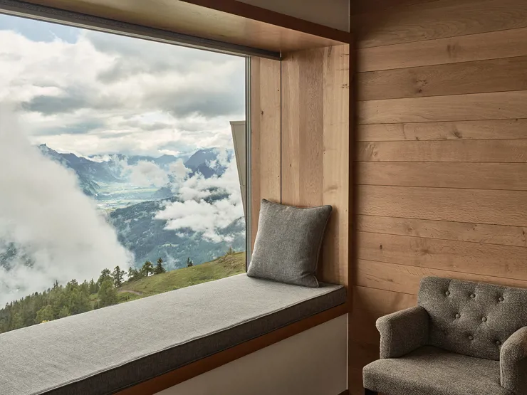 chetzeron-corner_deluxe-03.jpg_01