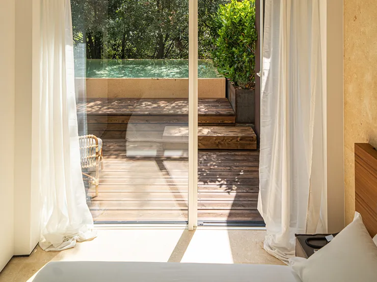 cincins_c-and-spa_deluxe-with-private-pool-08.jpg_01