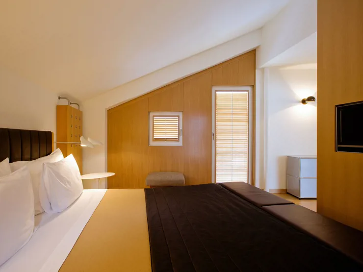 cincins_the-omnia_suite-corner-jpg.jpg_01