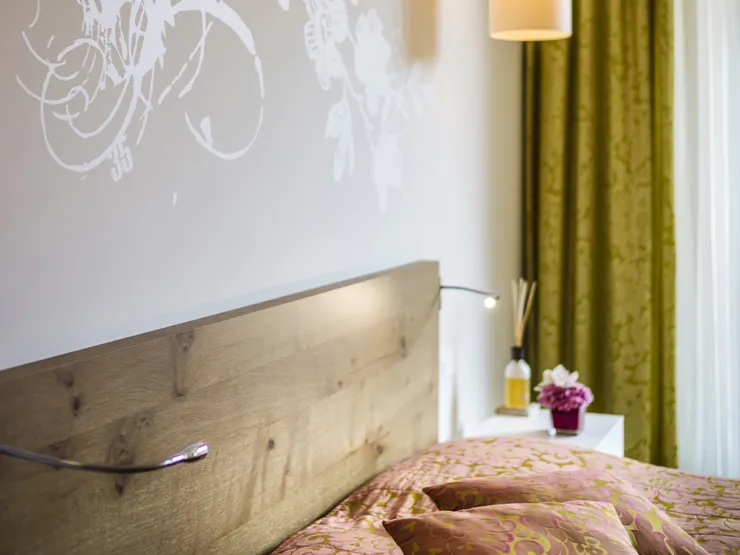 giardino-ascona_junior-suite-morning-sun-3.jpg_01