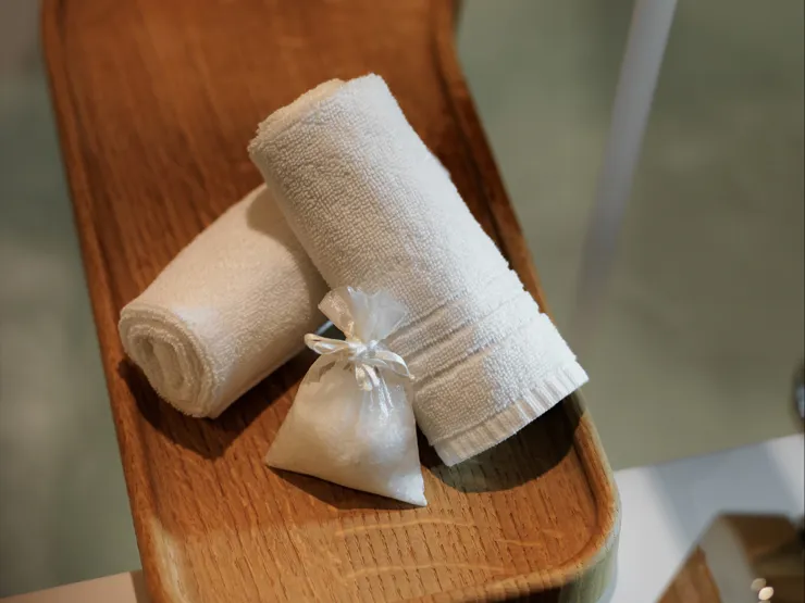 giardino-ascona_junior-suite-morning-sun-5.jpg_01