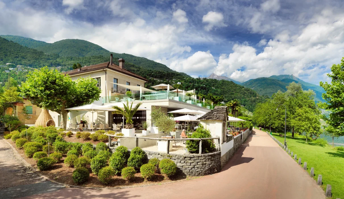 cincins_g-03-giardino-lago.jpg