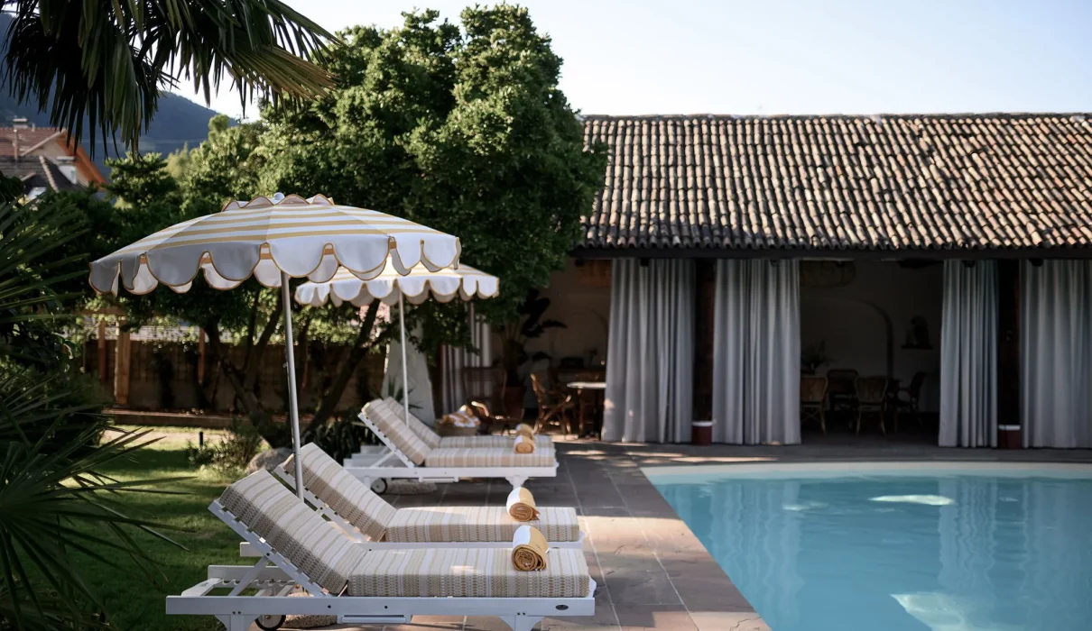 cincins_villa-arnica-pool-sunlongers-m-14-r-jpg.jpg